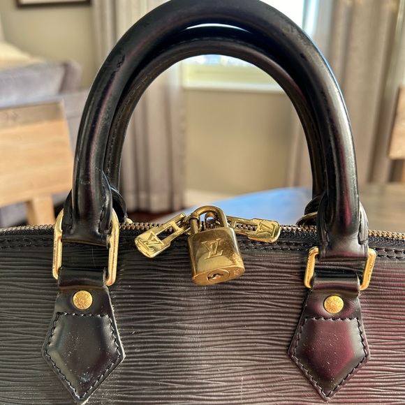 Louis Vuitton Alma Epi Leather Bag - Picture 3 of 12